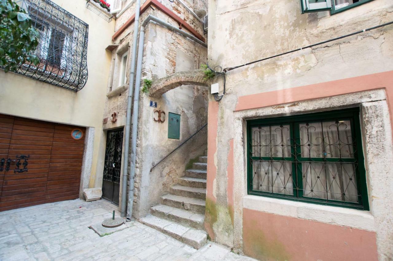 Beautiful Rustical Apt Ana In The Heart Of Rovinj Exterior foto